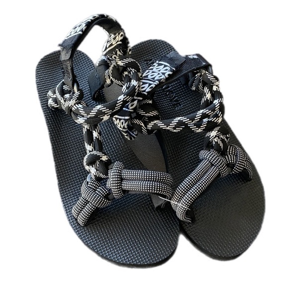 Arizona Love Shoes - NEW Arizona Love Trekky Bandana Woven Sandal in White and Black - Size EU40/US10